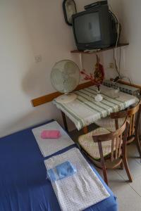 TV a/nebo společenská místnost v ubytování Apartmani Ivana