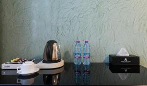 Příslušenství pro přípravu čaje a kávy v ubytování Airport View Hotel