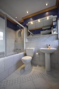 Kúpeľňa v ubytovaní VILLA MARJAN - 3 bdr, 3 bath, parking