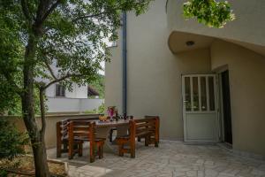 Balkón nebo terasa v ubytování Apartmani Ivana