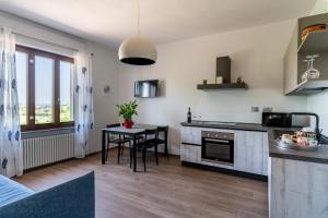 a kitchen and dining room with a table and chairs at Agriturismo Tenuta La Meridiana in Montegrosso dʼAsti