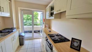 Η κουζίνα ή μικρή κουζίνα στο Glen Abhainn Standard Budget Accommodation