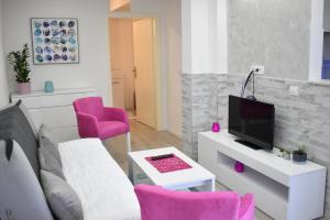 TV a/nebo společenská místnost v ubytování Apartman Maja