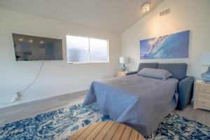Een bed of bedden in een kamer bij Ocean View / Pool Table / Surfboards / Beach Bikes