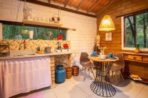A cozinha ou cozinha compacta de Lilás Hospedagem e Terapias