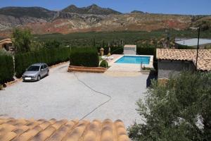 Nespecifikovaný výhled na hory nebo výhled na hory při pohledu z prázdninového domu