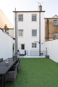 Gallery image of Gloucester Place Townhouse and Apartment Hot Tub! in Cheltenham