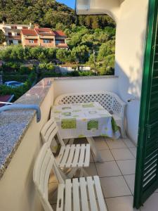 Balkón nebo terasa v ubytování Apartmani Mira