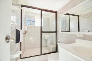 Koupelna v ubytování Kpré Coveñas by Bernalo Hotels