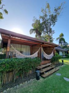 una casa con un portico con tende di Villa Bulan a Arraial d'Ajuda