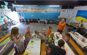 Imagen de la galería de Chalet op Camping Lauwersoog met 3 slaapkamers en vaatwasser - JoyCasa, en Lauwersoog