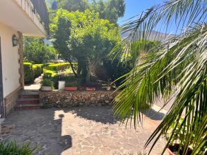 A garden outside IL Rustico di Giò