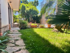 A garden outside IL Rustico di Giò