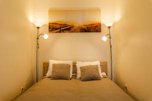 Postel nebo postele na pokoji v ubytování Tallinna mnt 2, Apartment 3