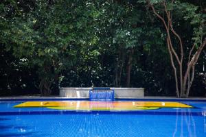 Bazén v ubytování Hotel La Casa de los Árboles Immersive Experience nebo v jeho okolí
