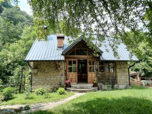 Κήπος έξω από το Apartmani i sobe "Vodenica" Janjske Otoke