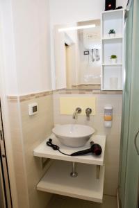 A bathroom at Endless Summer Apartment
