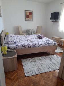 a bedroom with a bed and a living room at Apartman SB in Ulcinj