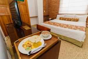 Postel nebo postele na pokoji v ubytování HOTEL OSCAR Tradición