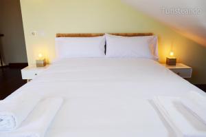 Ein Bett oder Betten in einem Zimmer der Unterkunft Rincón del Cantábrico: para amantes de las buenas vistas