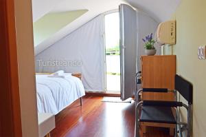Ein Bett oder Betten in einem Zimmer der Unterkunft Rincón del Cantábrico: para amantes de las buenas vistas