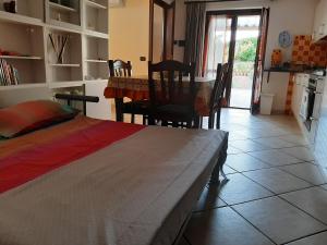 a bedroom with a bed and a table and chairs at Casa Vilu' in Paestum