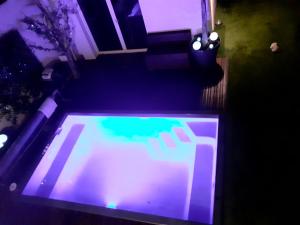 Fotografia z galérie ubytovania Maison de bien être 150m2 au bord du canal avec piscine chauffée au sel à 2 pas de la plage et du centre ville v destinácii Palavas-les-Flots