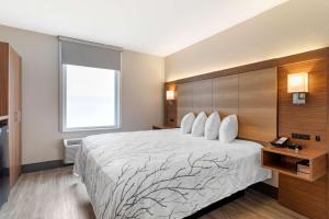 Hotel LeBlanc Best Western Signature Collection客房内的一张或多张床位