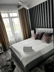 Postel nebo postele na pokoji v ubytování Romeo's Beachfront Apartment by LOFT, Hotel OPERA and White Tower