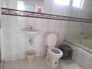 Vannituba majutusasutuses Apartamento oasis del norte