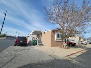 Gallery image of Hidden Gem 2 bed 2 bath private mobile home with great parking in Fernley