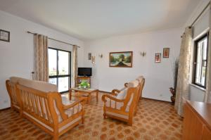 Gallery image of Spacious 4 bedroom villa located in its own grounds, with private pool and Bbq.. in Quarteira