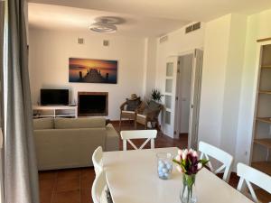 Zdjęcie z galerii obiektu Chalet con piscina en Novo Sancti Petri w mieście Chiclana de la Frontera