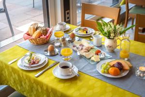 Breakfast options na available sa mga guest sa Weinhotel Landsknecht