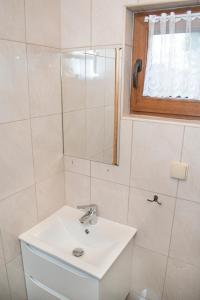 Koupelna v ubytování Promyk + 37 fotografií