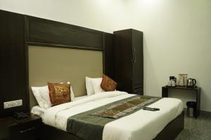 Postel nebo postele na pokoji v ubytování Hotel Anand Empire Near New Delhi Railway Station