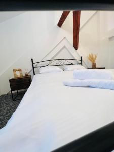 Cama o camas de una habitación en Apartament in regim hotelier King Medias