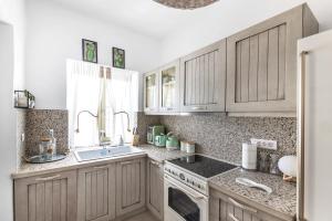 A kitchen or kitchenette at The Old Court Council Luxury mansion by Ifigeneia