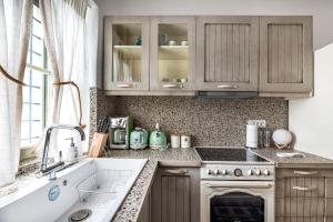 A kitchen or kitchenette at The Old Court Council Luxury mansion by Ifigeneia