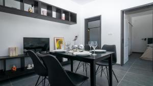 Televízia a/alebo spoločenská miestnosť v ubytovaní Apartman A2 s vlastitim bazenom