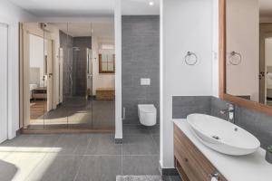Kúpeľňa v ubytovaní Luxury Glamping Beach Villas Porto Bus