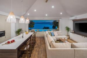 a kitchen and living room with a couch and a table at Luxury Glamping Beach Villas Porto Bus in Bale