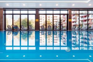 Bazén v ubytovaní Hello Polanki Aqua Park Premium alebo v jeho blízkosti