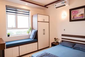 a bedroom with a bed and a window at Phan Rang City View Homestay in Kinh Dinh