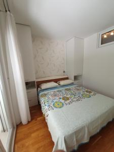 Posteľ alebo postele v izbe v ubytovaní Apartment Diana Split Znjan