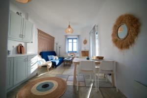 a kitchen and living room with a table and chairs at Alas Residence Liotrivi Kythnos in Kithnos