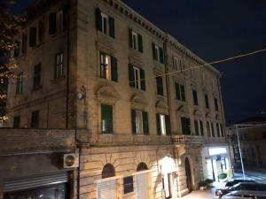Το κτήριο όπου στεγάζεται  το διαμέρισμα +3 φωτογραφίες