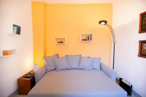 A seating area at Al Porticciolo