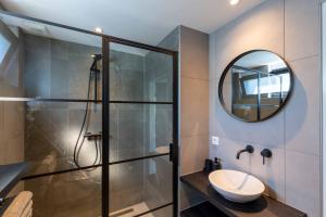 Ένα μπάνιο στο Veerse Meer Lodge +50 φωτογραφίες