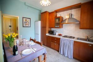 A kitchen or kitchenette at Al Porticciolo